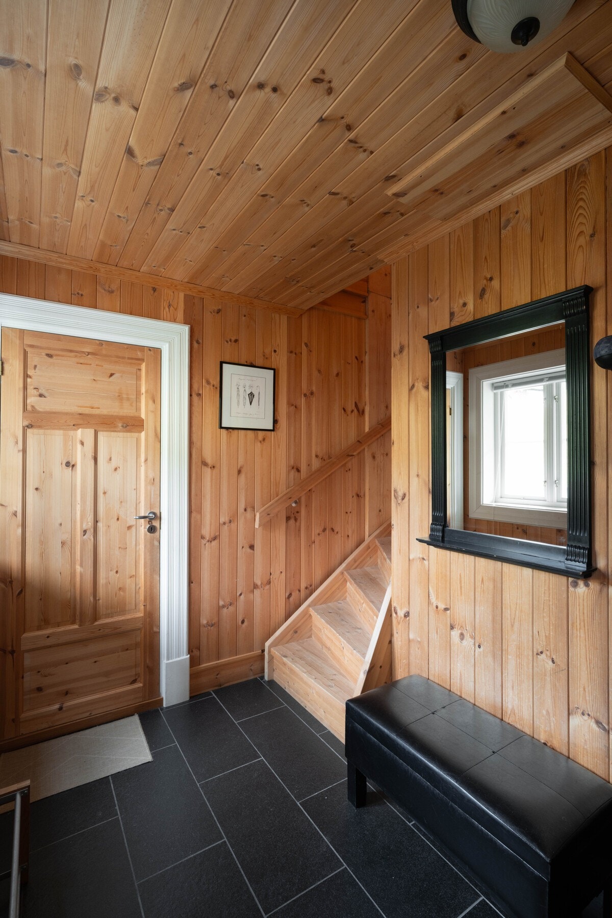 Flislagt entré Galleribilde