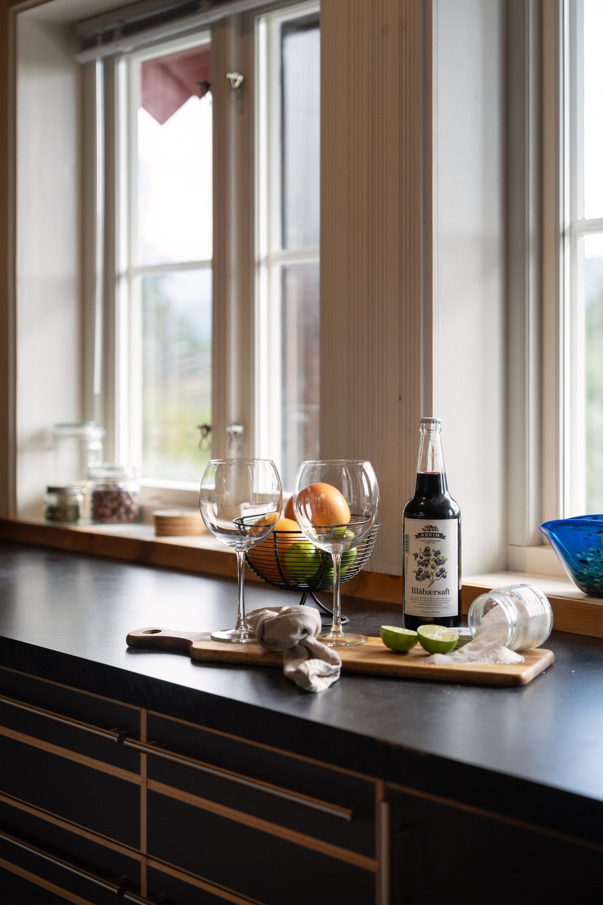 Fyll glassene og nyt hyttelivets gleder til det fulle Galleribilde