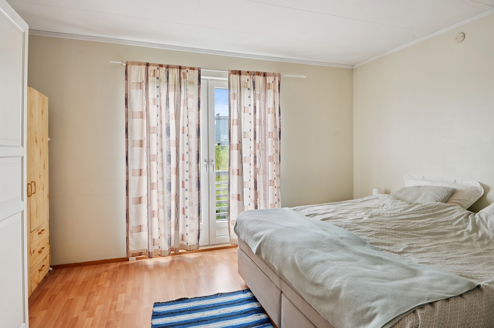 Hovedsoverom med garderobe og fransk balkong Galleribilde