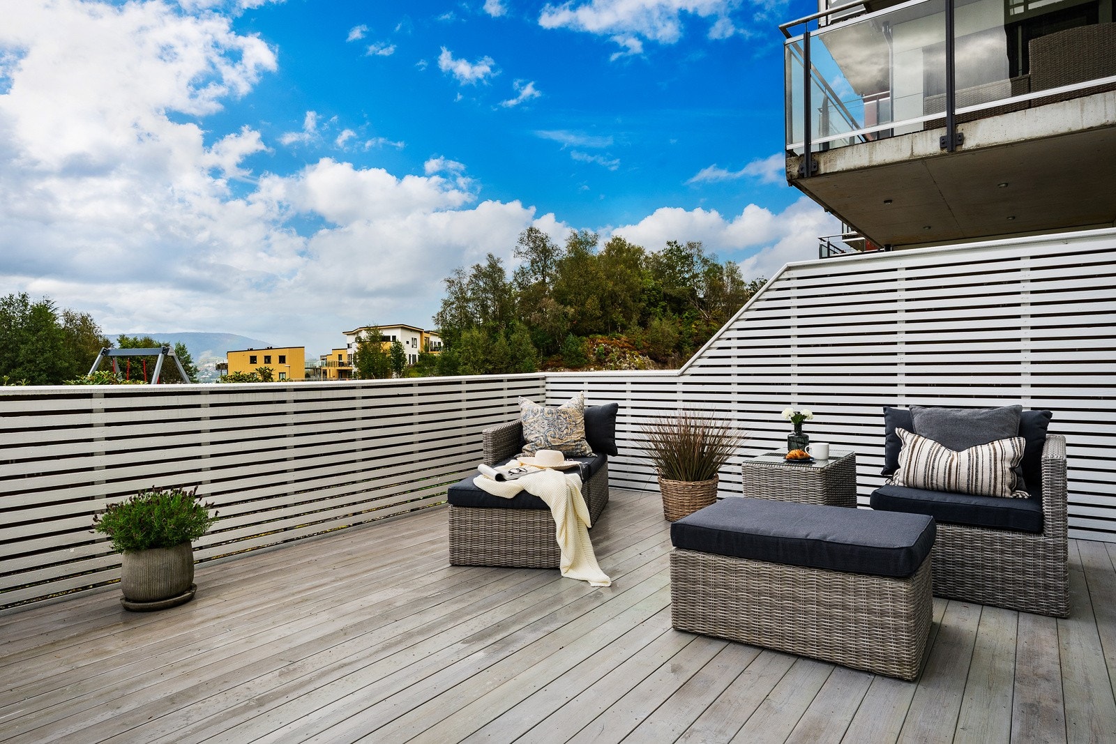 Terrasse på hele 33 kvm med deilig ettermiddag- og kveldssol. Galleribilde