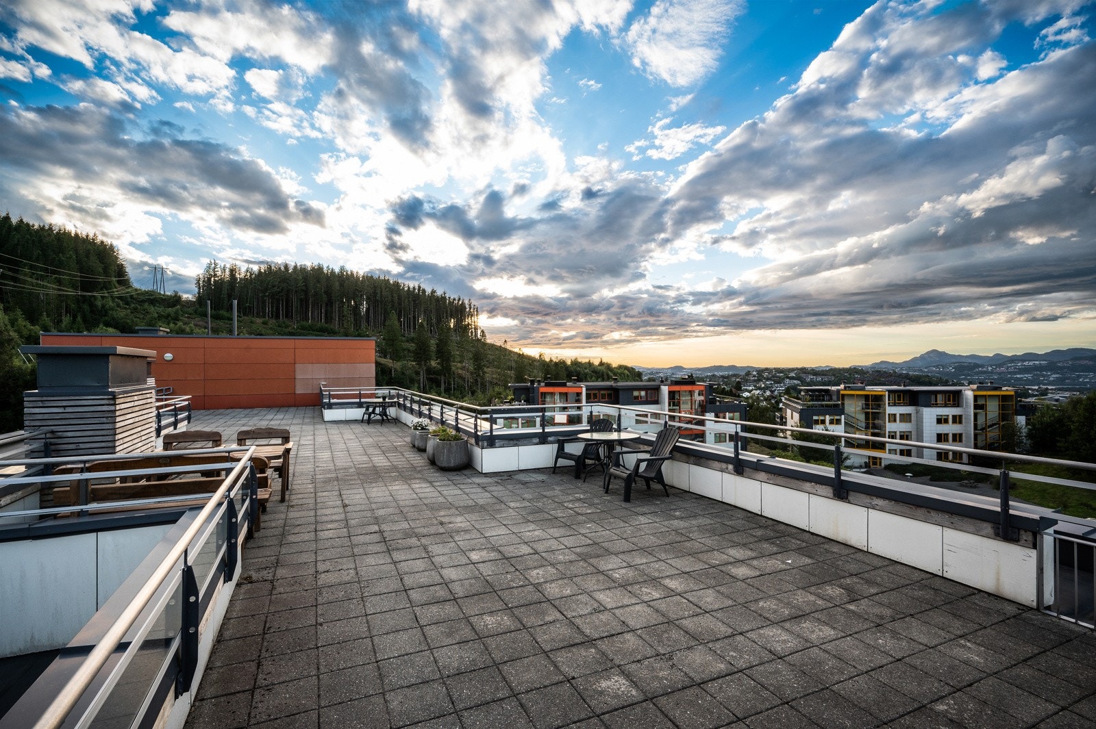 Sameiet byr også på en felles takterrasse med sol hele dagen og flott utsikt! Galleribilde