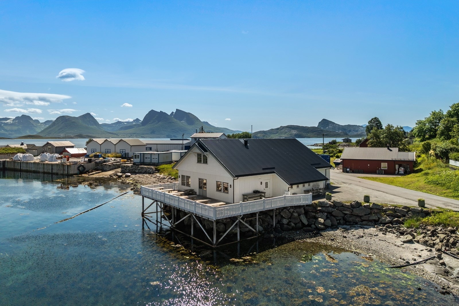 Du merker det når du kommer til Kvarøy, for til tross for at det er et lite samfunn, har øya en stor og flott lekeplass med egen pump-track, aktivitetshall og en arkeologisk utstilling. Galleribilde