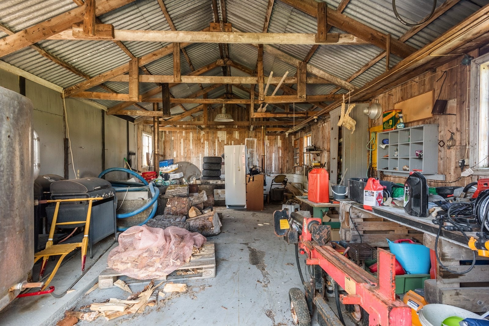 Innvendig i lagerbygget som har huset "Polarsalt". Galleribilde