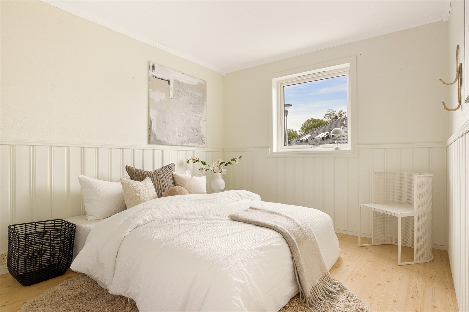 Her har du god plass til dobbeltseng, nattbord og garderobeskap. Galleribilde