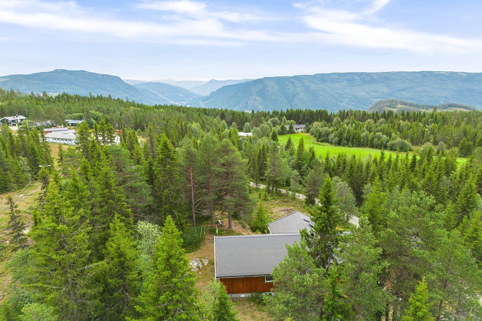 En usjenert eiendom beliggende ved inngangen til Golsfjellet med Solseter Skistadion som nærmeste nabo! Galleribilde