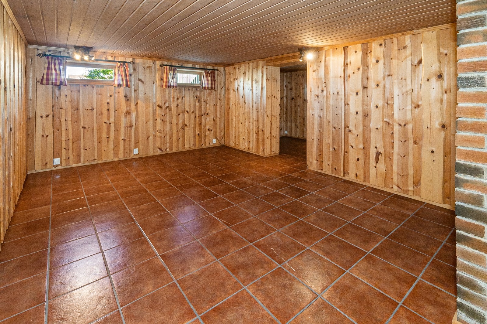 Kjellerstue (ikke godkjent for varig opphold/søkt bruksendret hos kommunen) Galleribilde