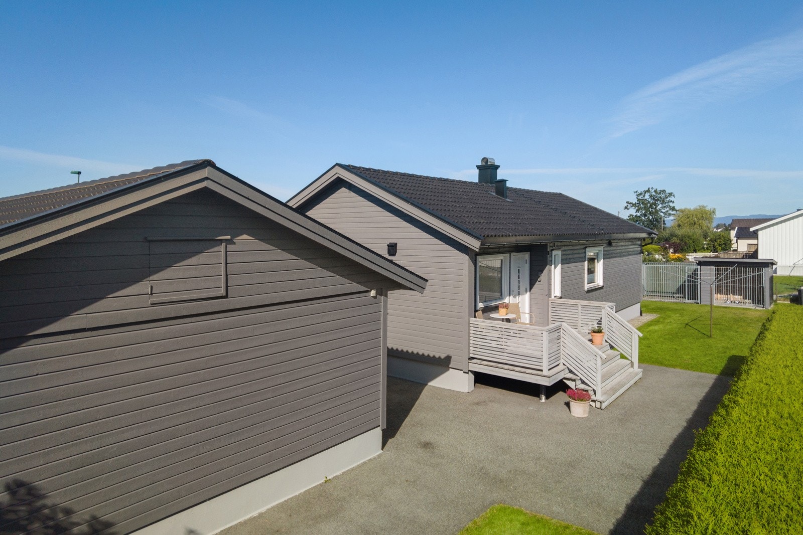 Flott hundegård som eventuelt kan følge med etter avtale med selger Galleribilde