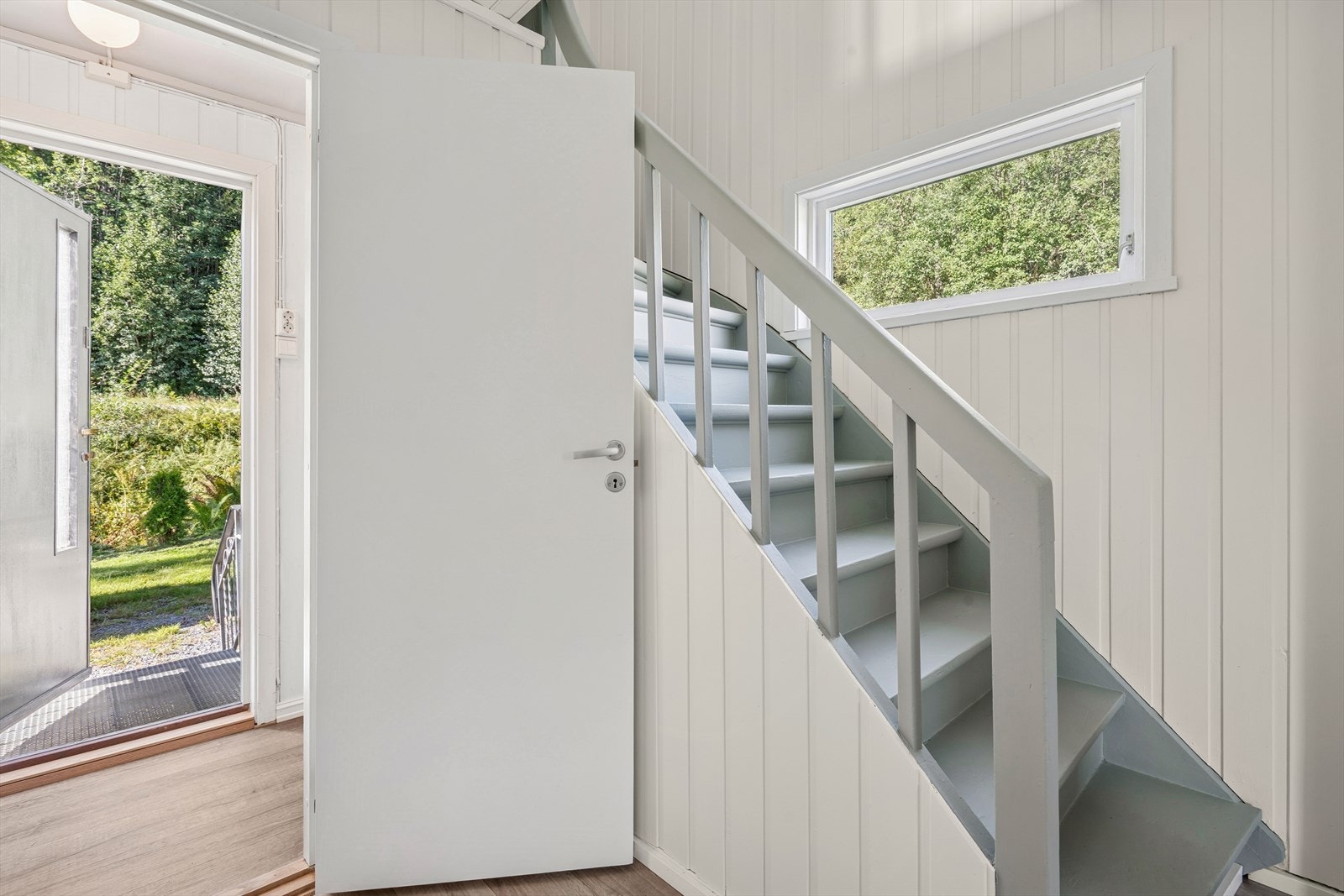 Trappeoppgang til 2. etasje. Galleribilde