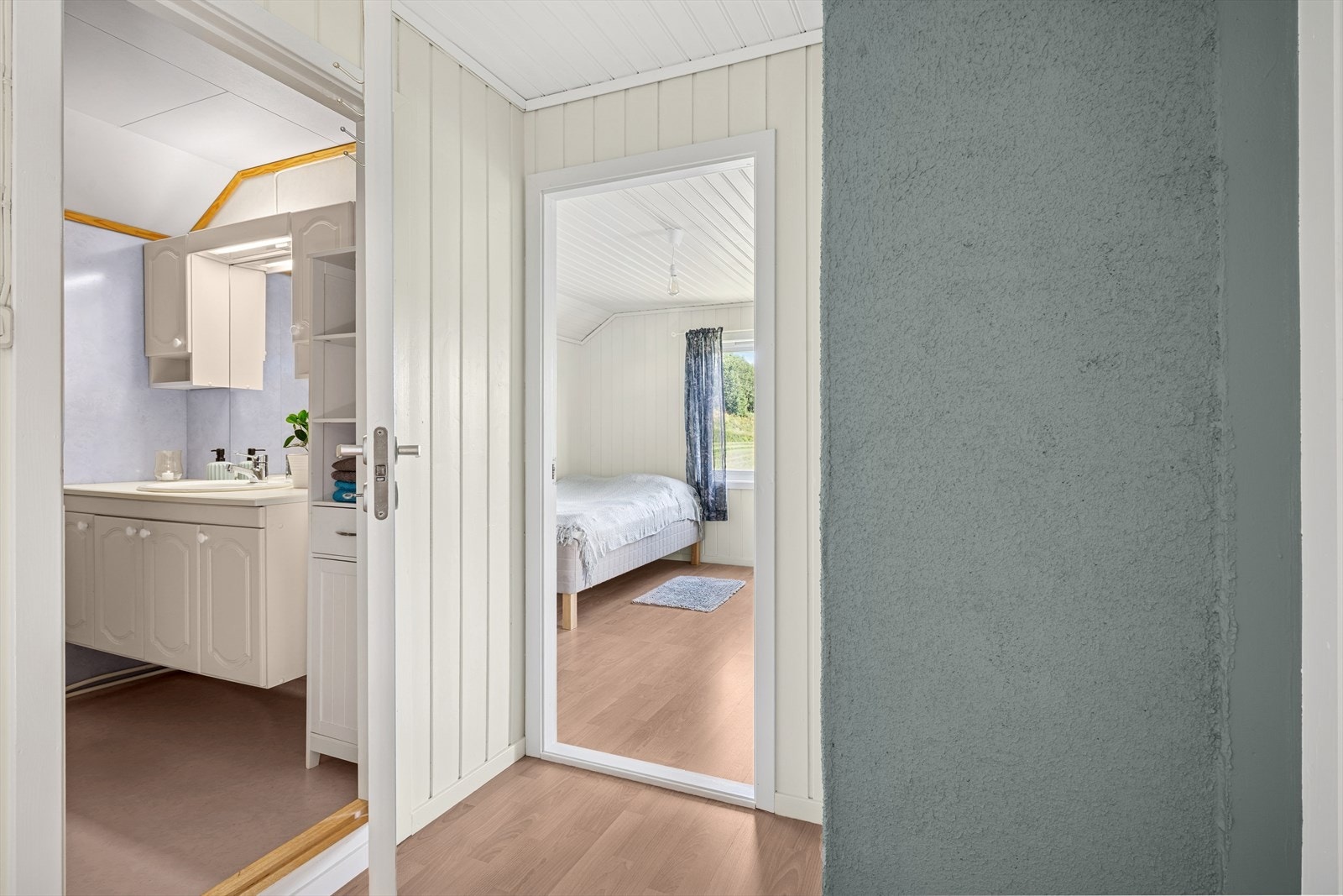 2. etasje med inngang til bad og soverom. Galleribilde