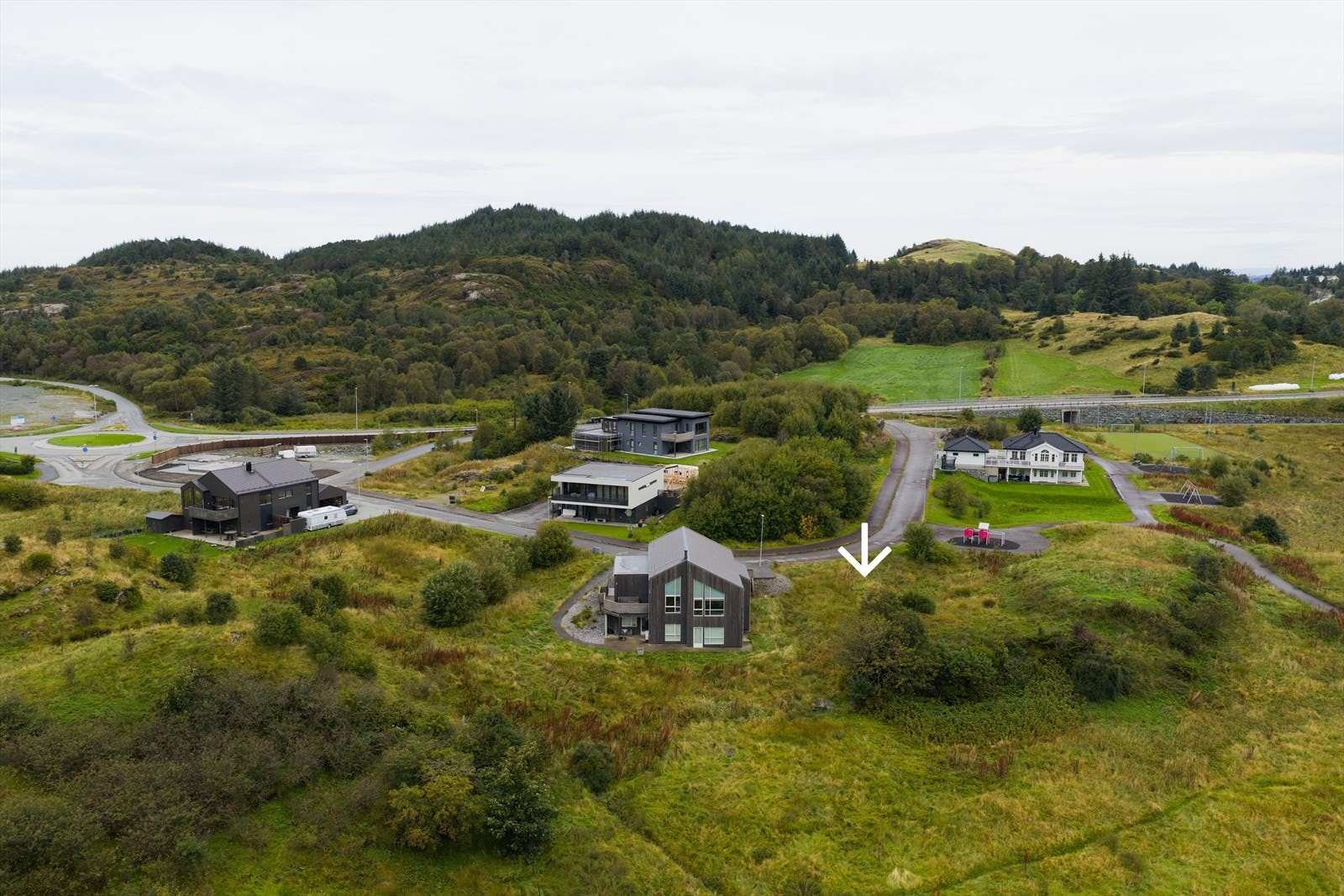 Barnevennlig nabolag med umiddelbar nærhet til flotte turområder Galleribilde