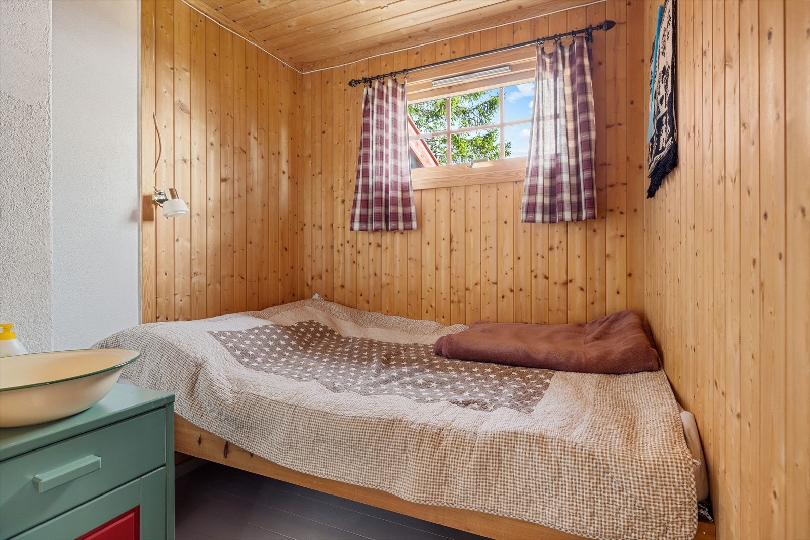 Soverom 2 er også innredet med en dobbeltseng. Galleribilde