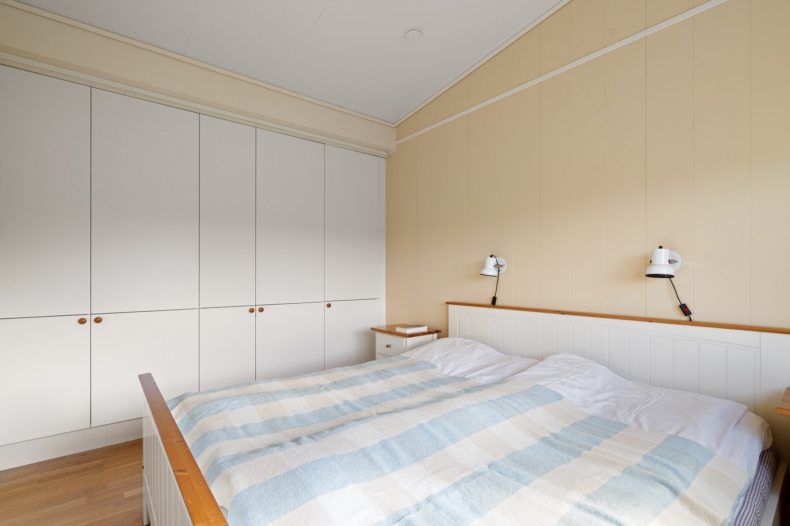 Soverom med meget god skapplass Galleribilde