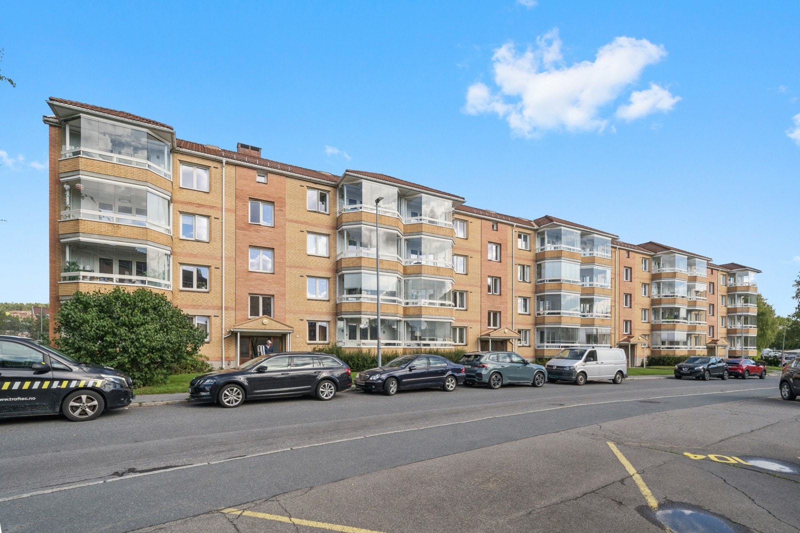 Attraktivt borettslag, ryddig økonomi. Pent stelt ute hele året. Flotte leke-og fellesområder. Galleribilde