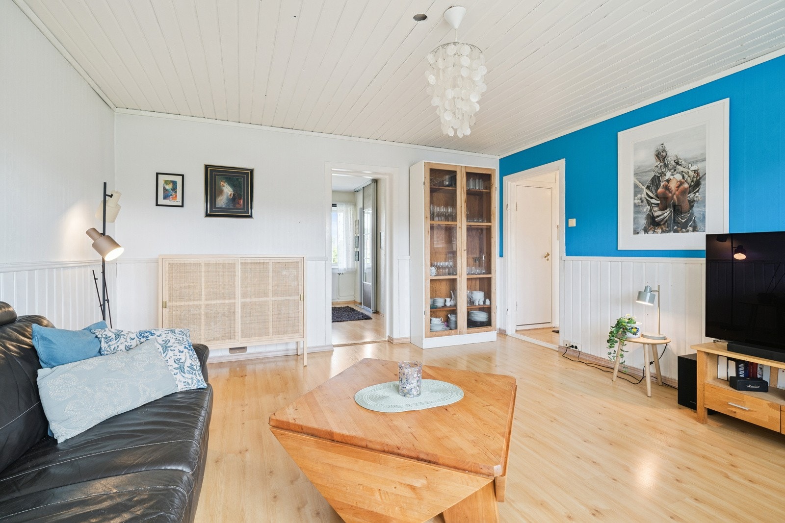 Stue, kabel-tv og internett er inkl. i felleskostnadene. Galleribilde