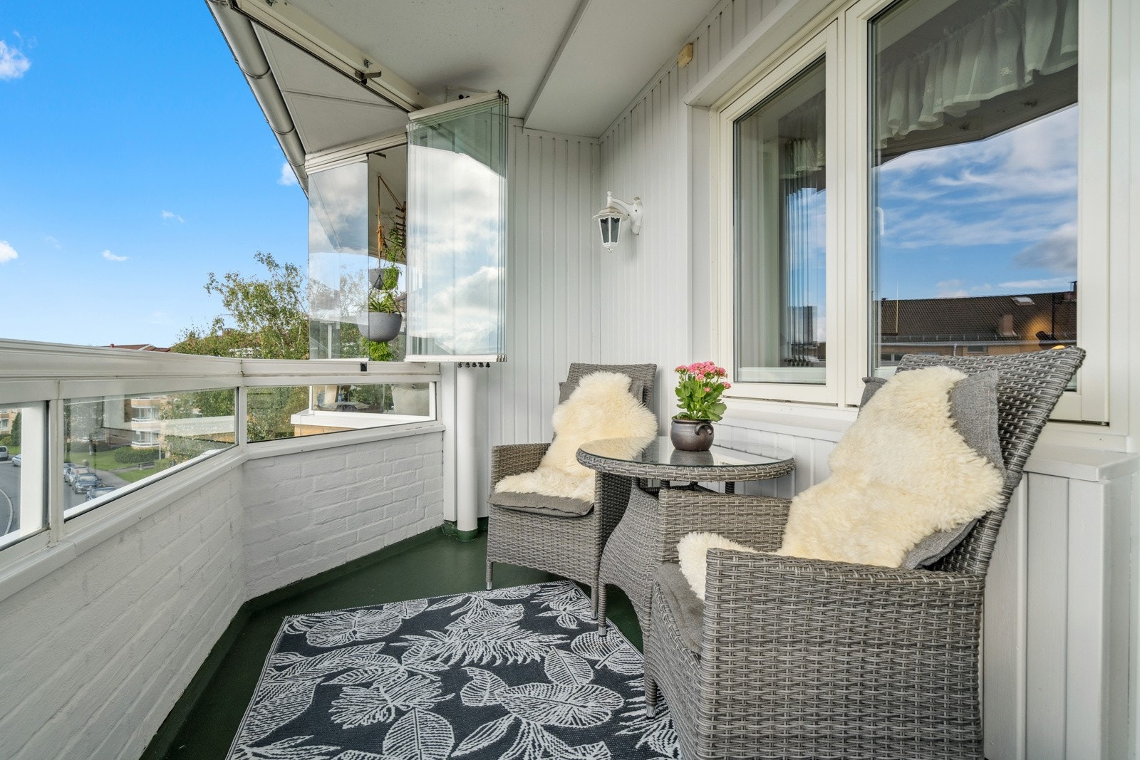 Velkommen til Christoffer Hellums vei 14, 3 roms toppleilighet med flotte lys-og solforhold. Galleribilde