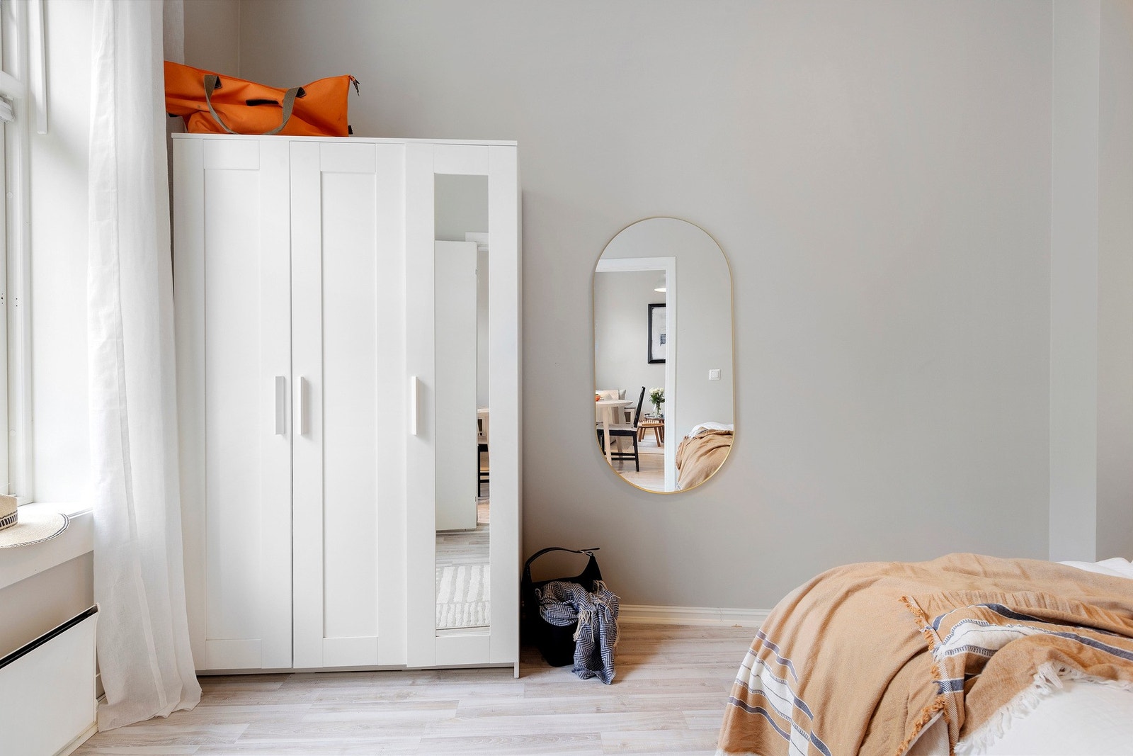 Her er det godt med skapplass og diverse Galleribilde