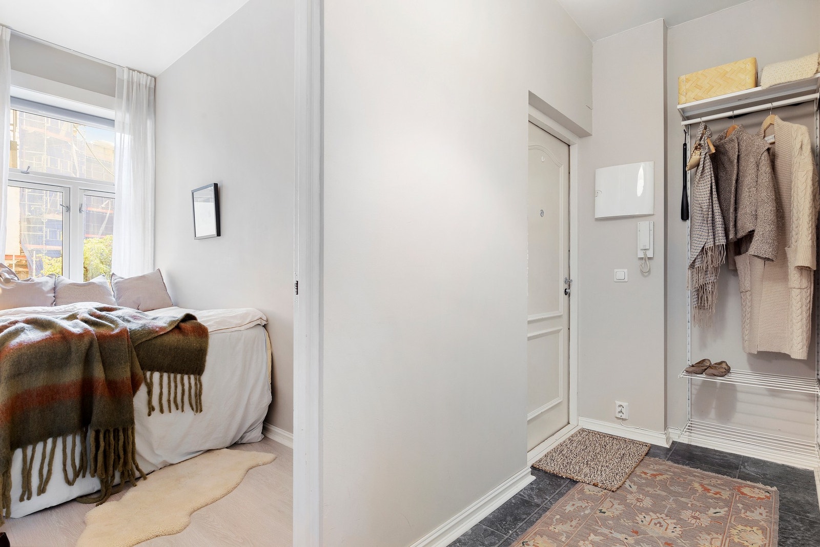 Det andre soverommet har tilgang fra entreen Galleribilde