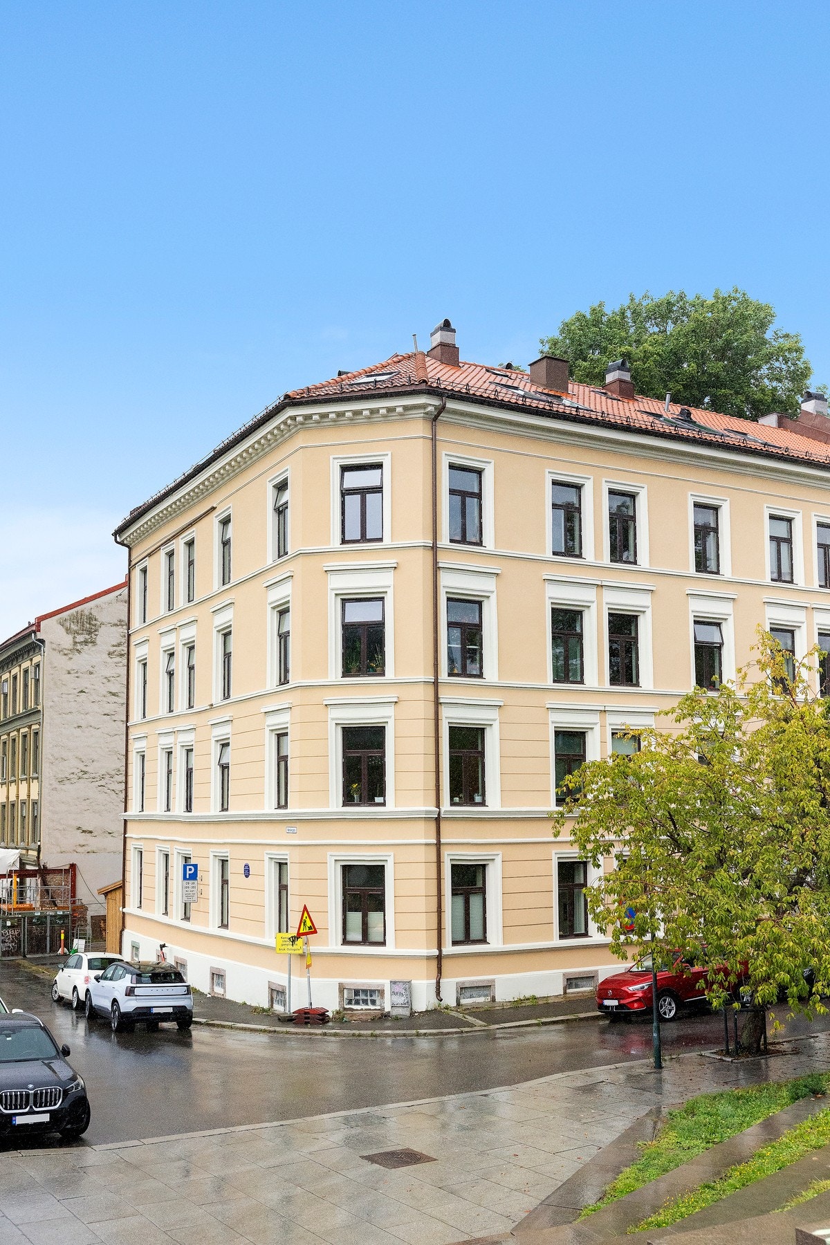 En 3-roms leilighet beliggende klassisk bygård tegnet av Carl Anian Aaman i 1894 Galleribilde