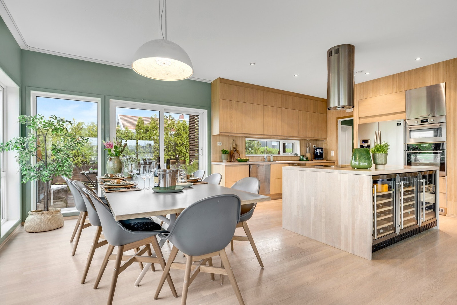 Det er god plass til spisestue i forbindelse med kjøkkenet. Galleribilde