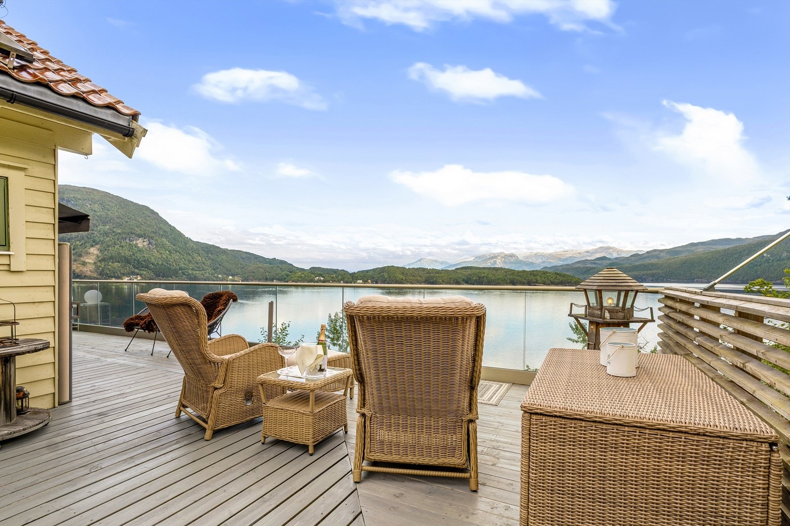 Stor terrasse med plass til mange Galleribilde