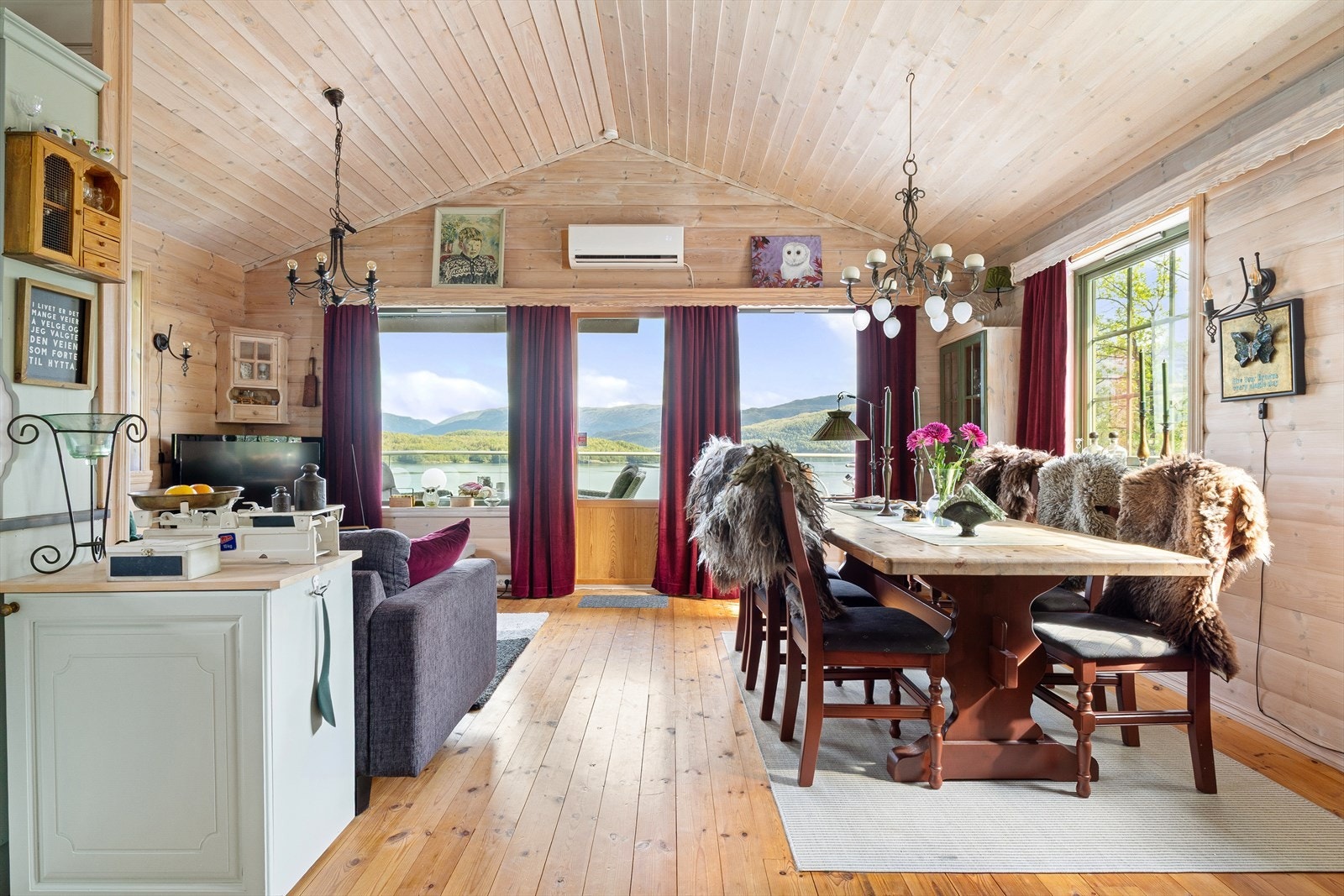 Koselig stue med flott utsikt Galleribilde