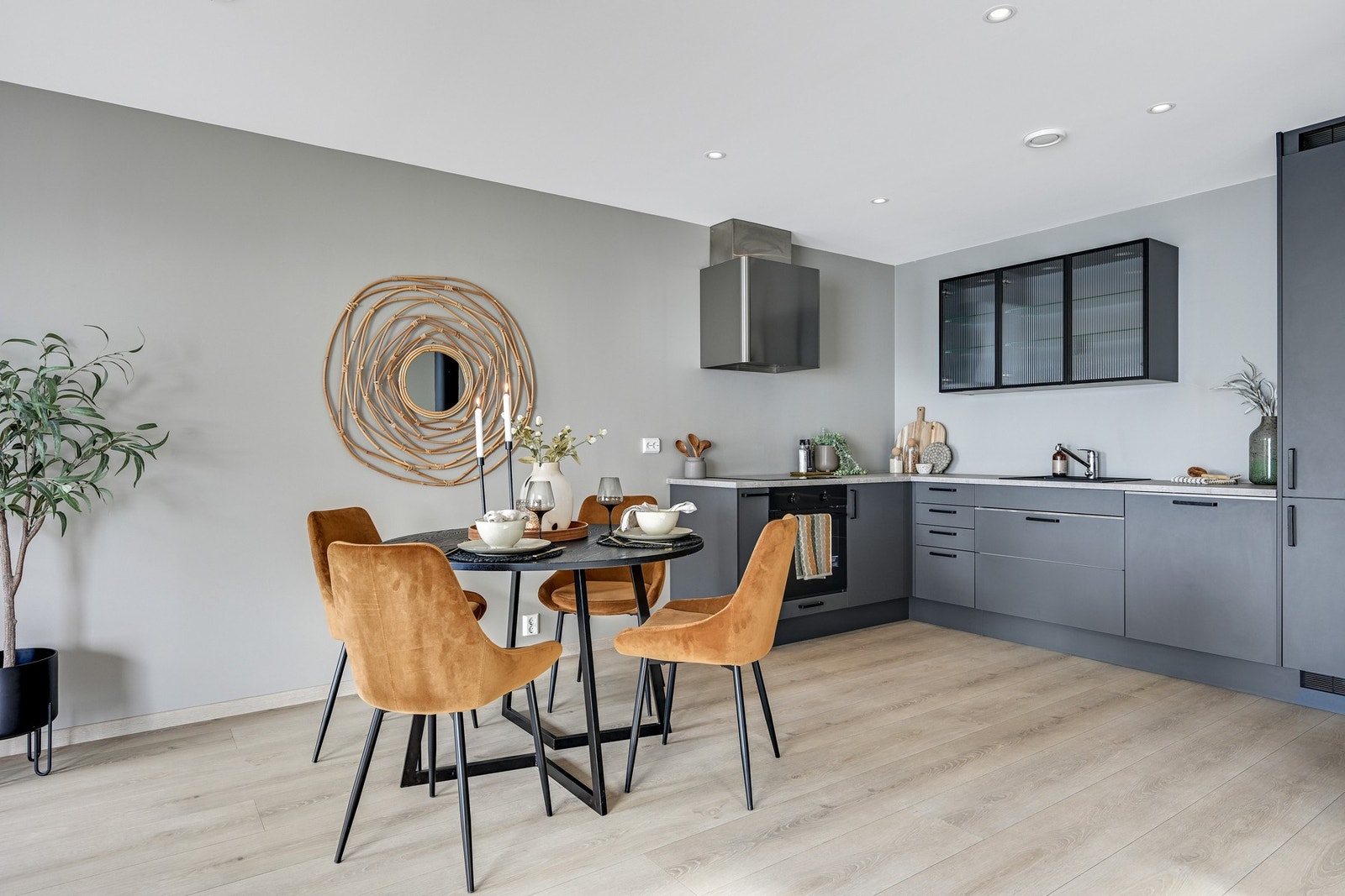 Pent kjøkken med Sigdal-innredning. Galleribilde