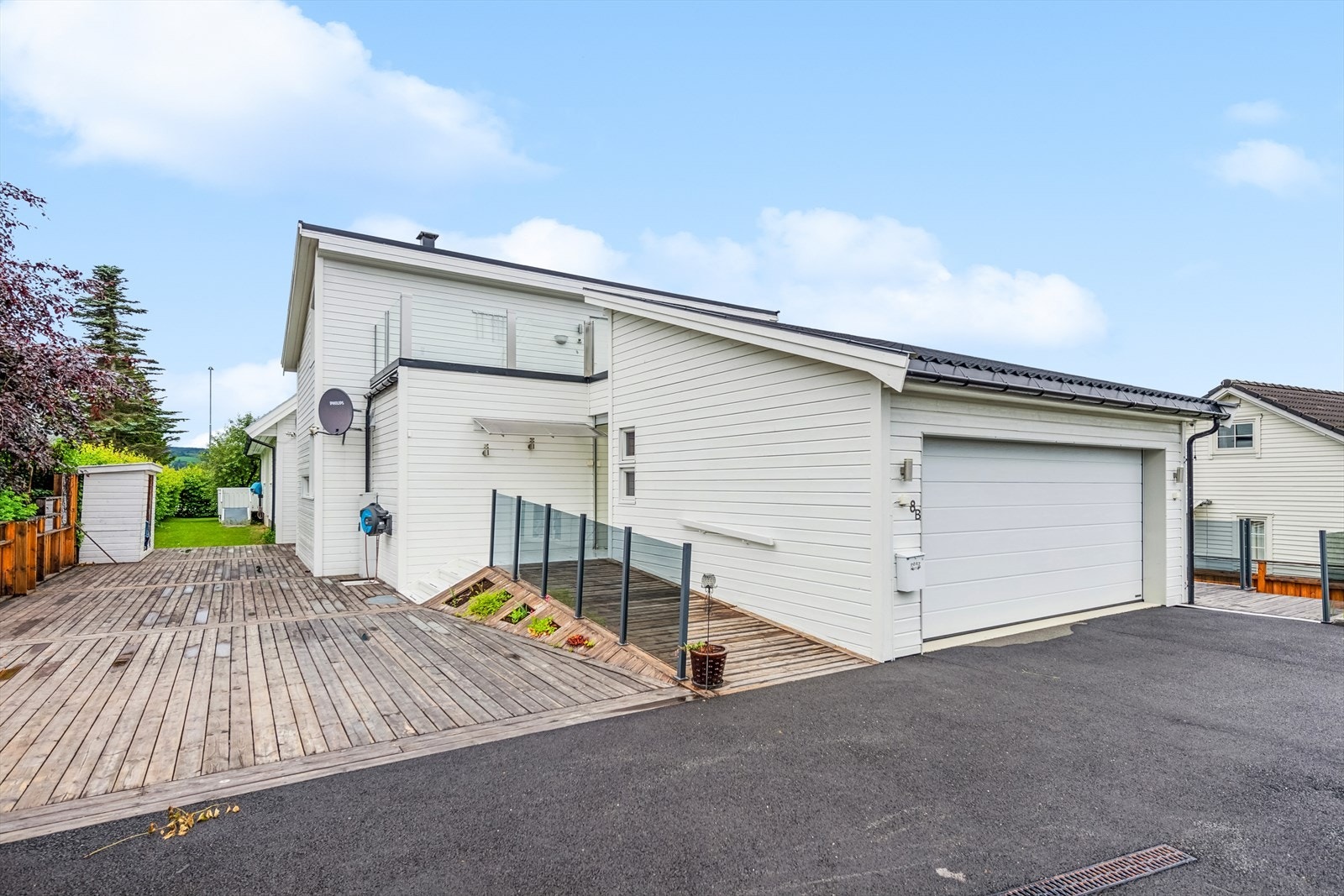 Elfstedtløkka 8B er en innholdsrik halvpart av en tomannsbolig, beliggende på Vindingstad. Galleribilde