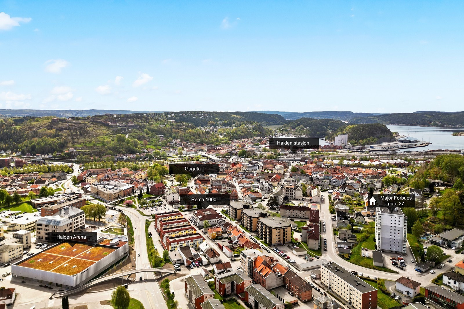 Borettslaget ligger i Halden sentrum, med gangavstand til matbutikk og byens handlegate, kjøpesentre og kafeér. Gode bussforbindelser i nærområdet. Galleribilde