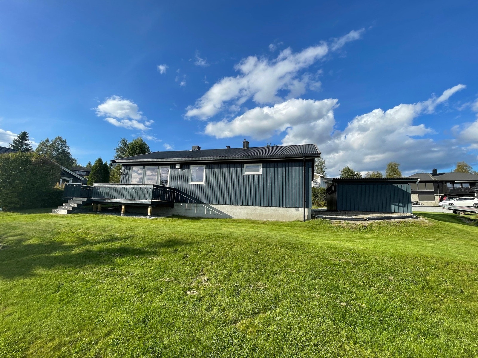 Nedfor boligen/hagen ligger et område som per i dag er regulert som friområde. Galleribilde