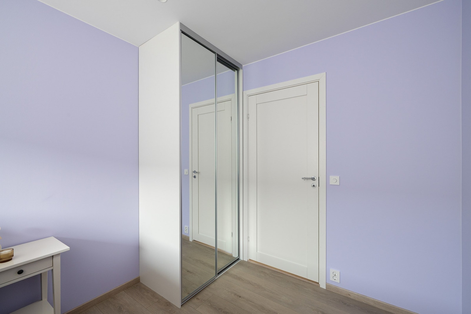 Skyvedørsskapene er også egnet for oppbevaring av leker. Galleribilde