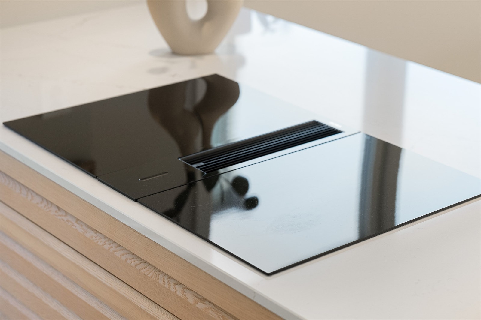 I øyen er også platetopp fra Bora integrert, med benkeventilator. Galleribilde