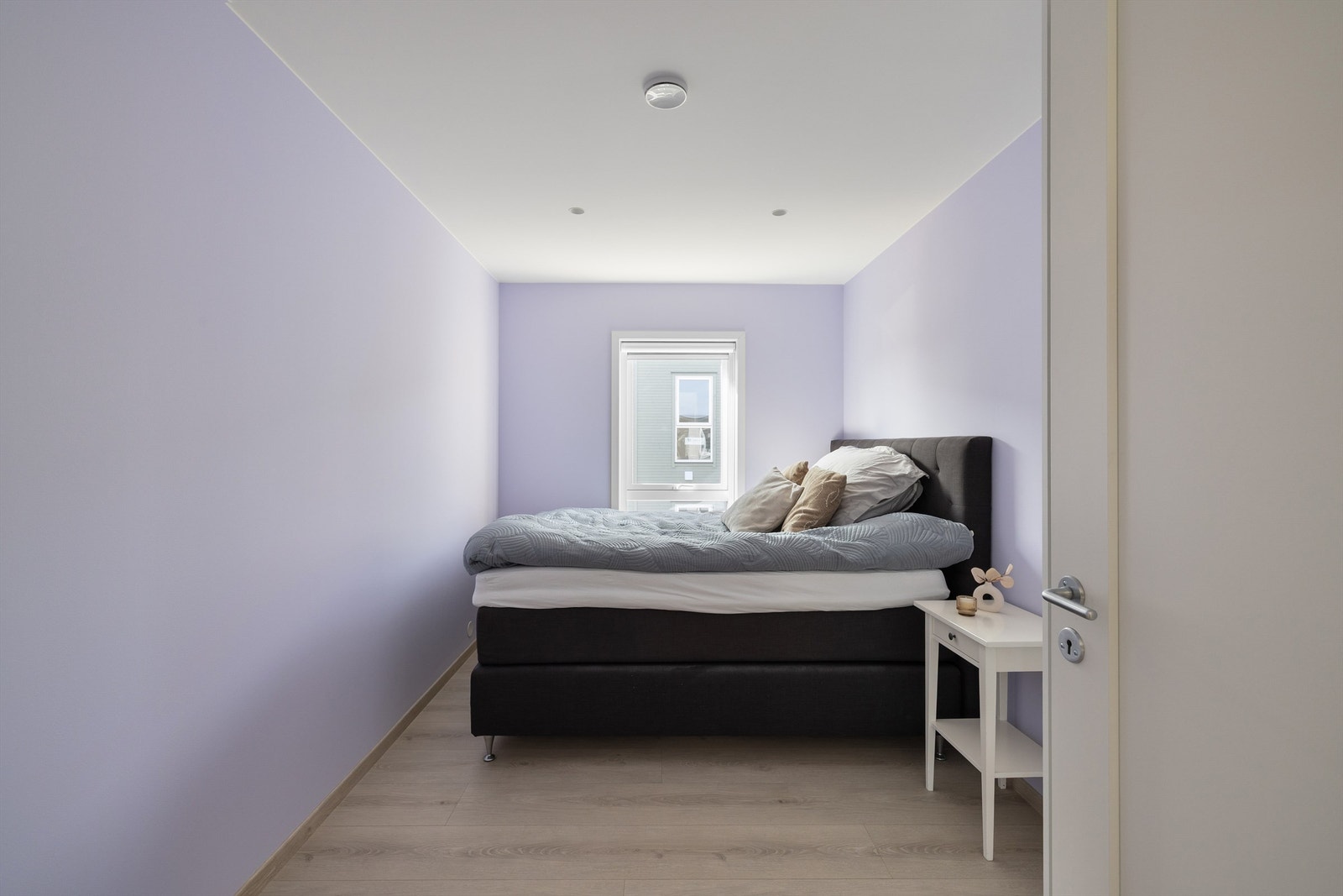 I de store soverommene får barna god plass til lek og individuelt opphold i egne omgivelser. Galleribilde