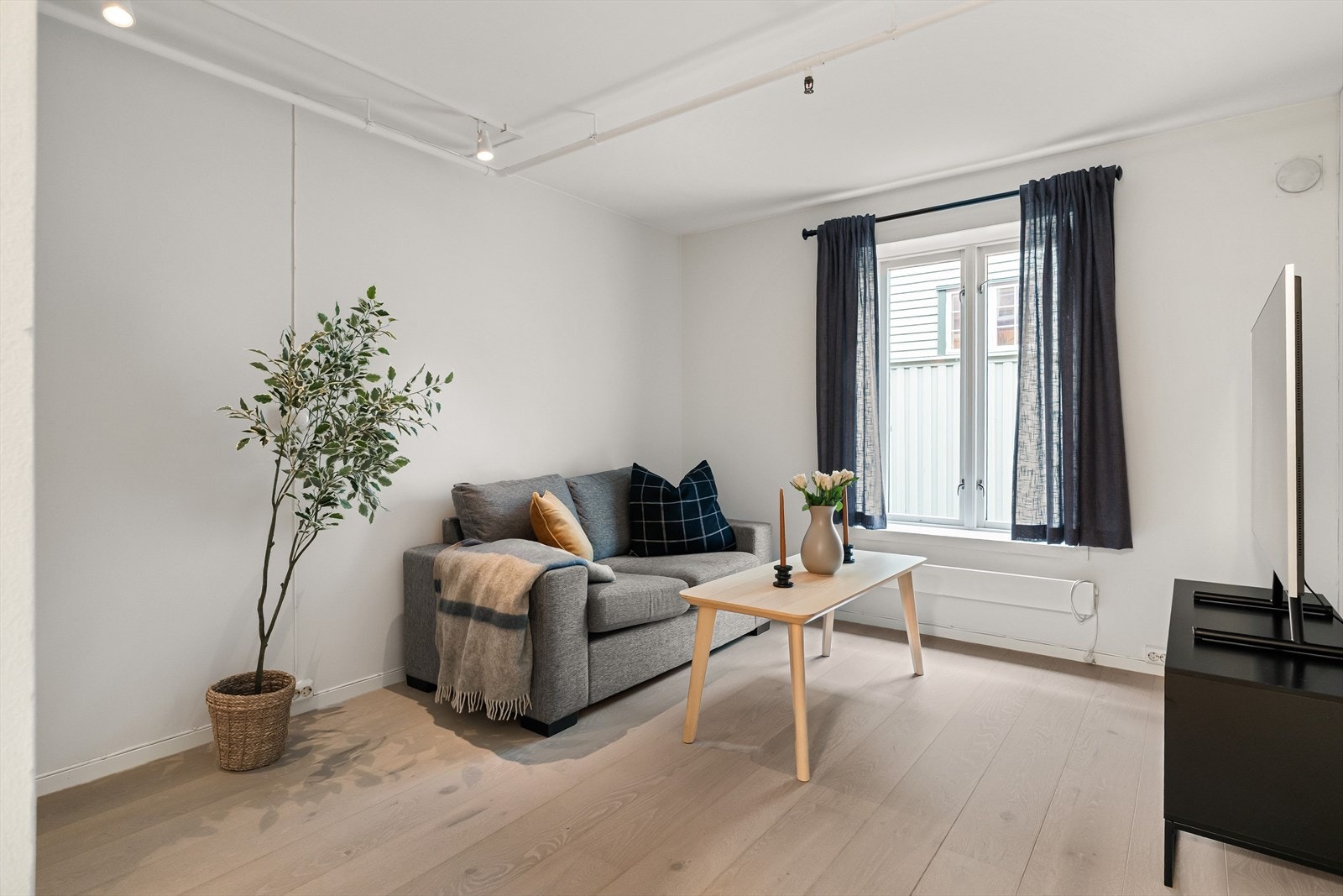 Leiligheten er malt i duse farger som sørger for en trivelig tilværelse. Galleribilde