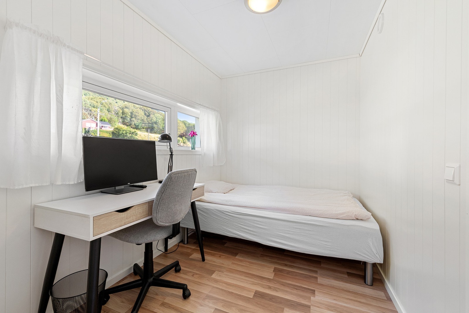 Bod innredet som soverom Galleribilde