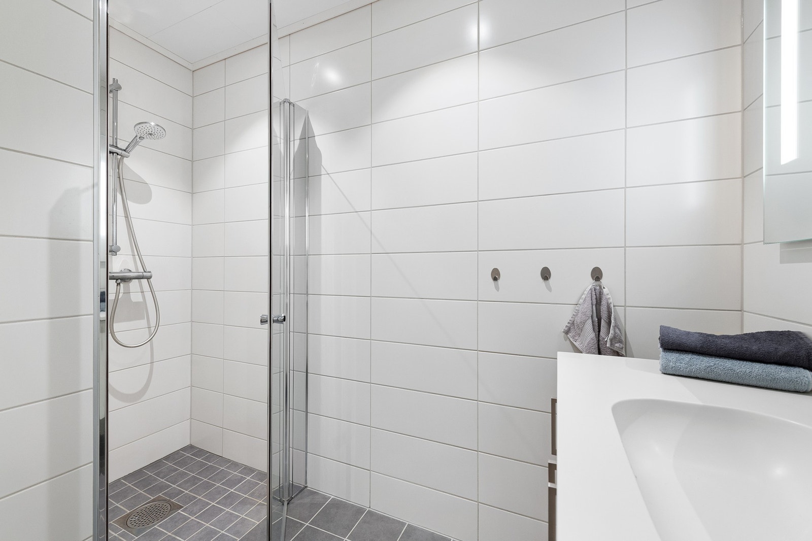 Dusjhjørne med glassdører Galleribilde