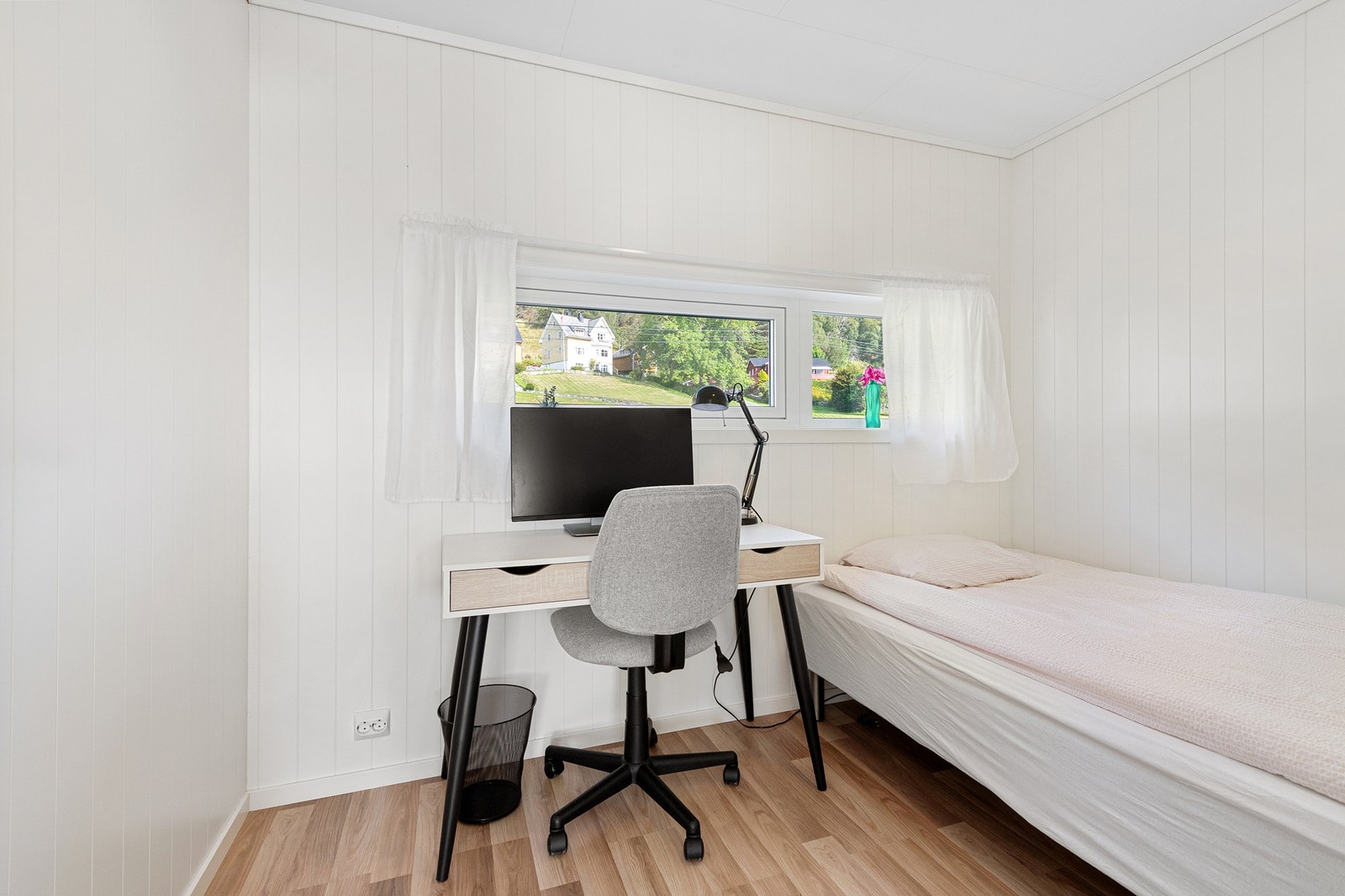 Bod innredet som soverom Galleribilde