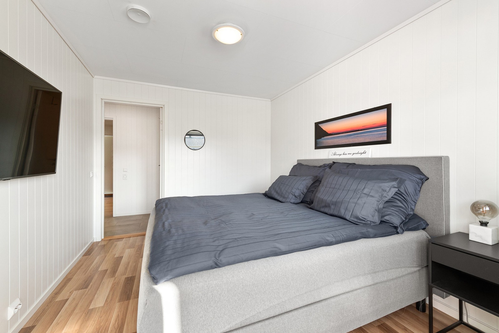 Romslig hovedsoverom med god plass til dobbeltseng. Galleribilde