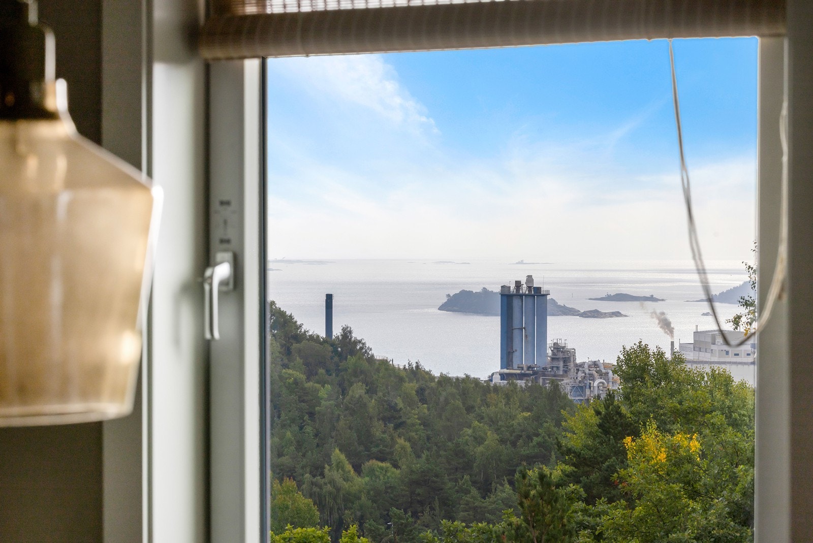 Utsikt fra stuevinduet. Galleribilde