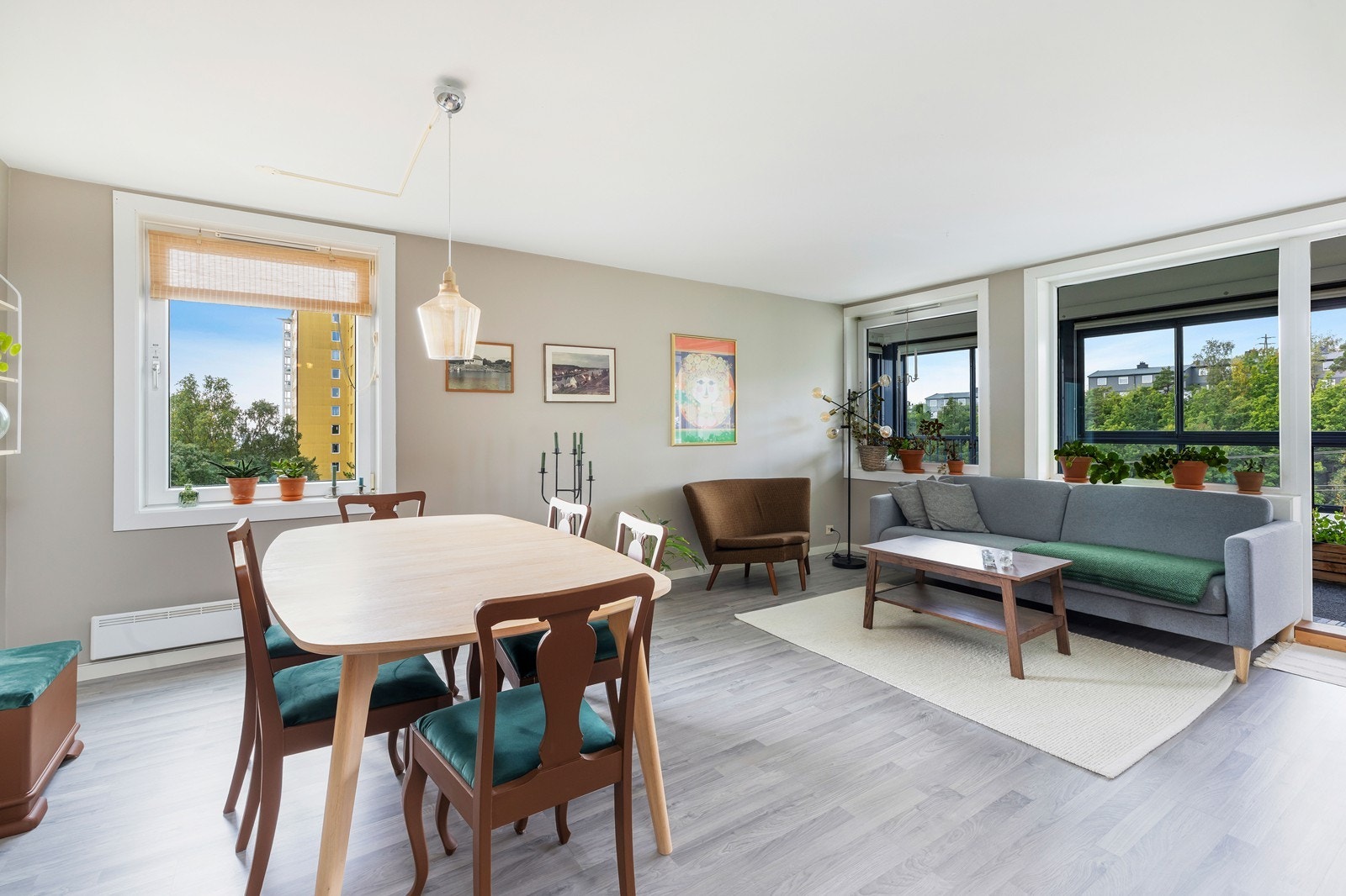 Eiendomsmegler Norge ved Kristian Lossius har gleden av å ønske deg velkommen til Tinnheiveien 11. Galleribilde