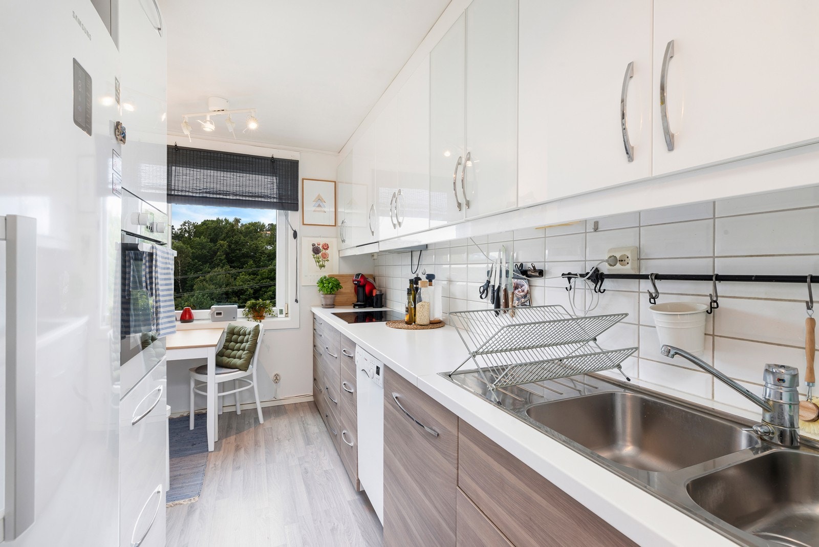 Plass til spisebord på kjøkken. Galleribilde