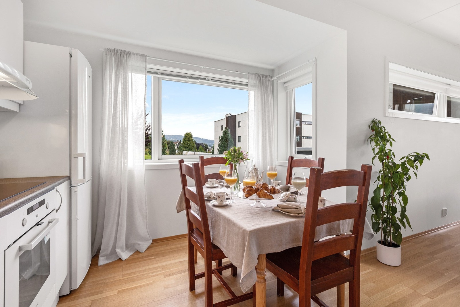 Plass til spisebord på kjøkkenet Galleribilde