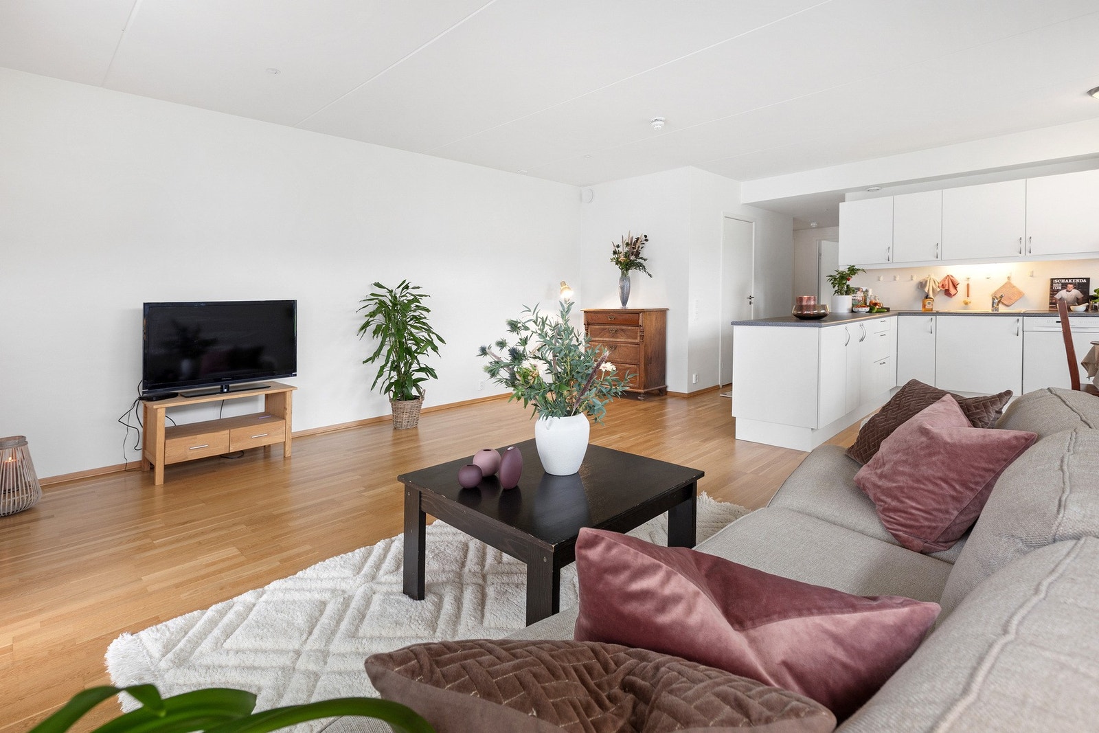 Åpen og sosial stue-/kjøkkenløsning Galleribilde