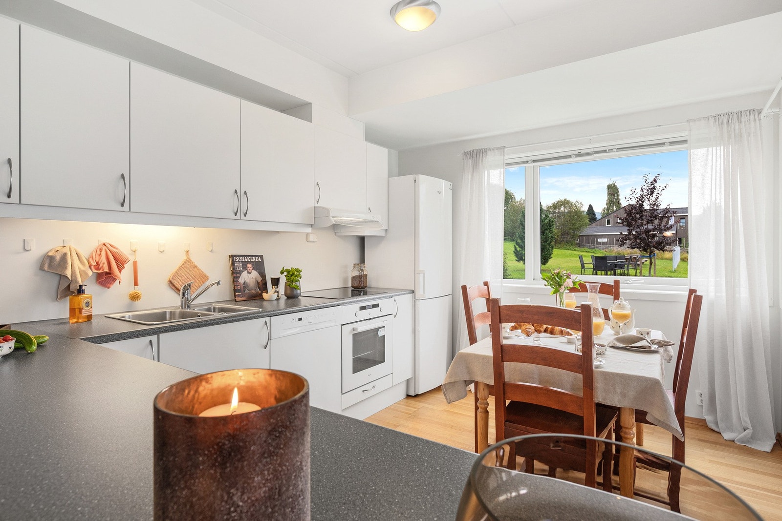 Endeleilighet med vinduer mot sør Galleribilde