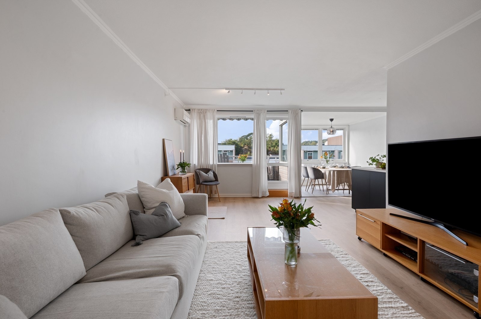 - Innvendig holder leiligheten en lekker og innflytningsklar standard - Galleribilde