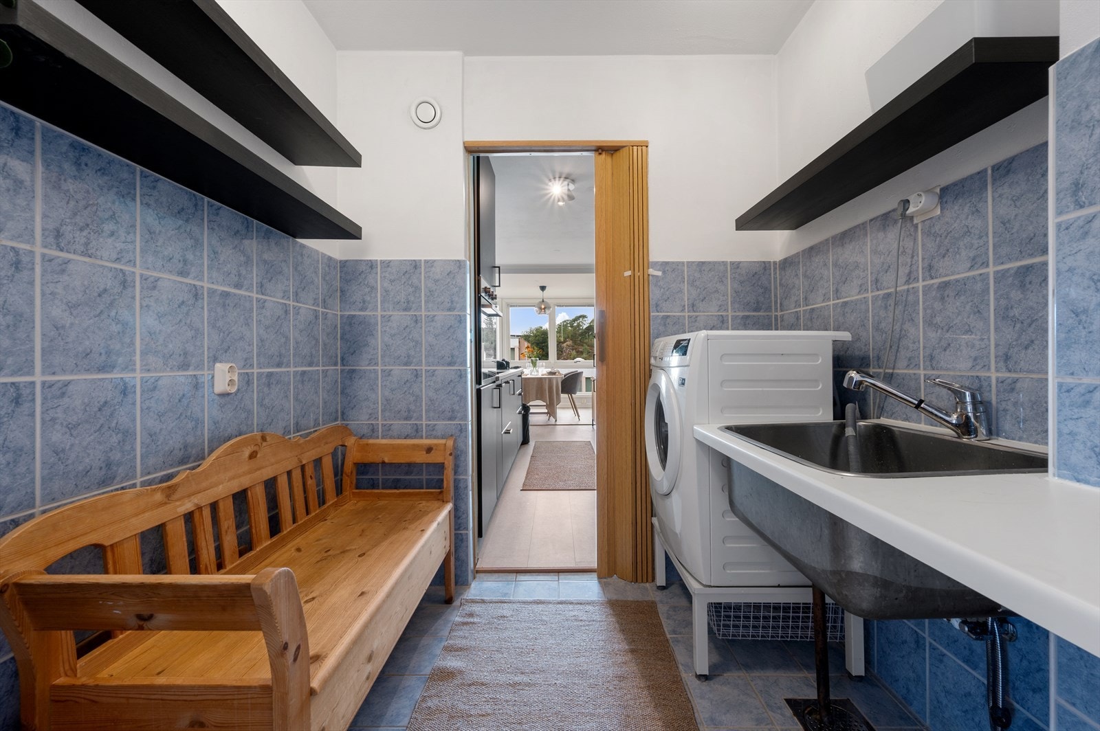 - Vaskerommet måler 3,8 m², her har man muligheten til å rydde bort hverdagsrotet! - Galleribilde