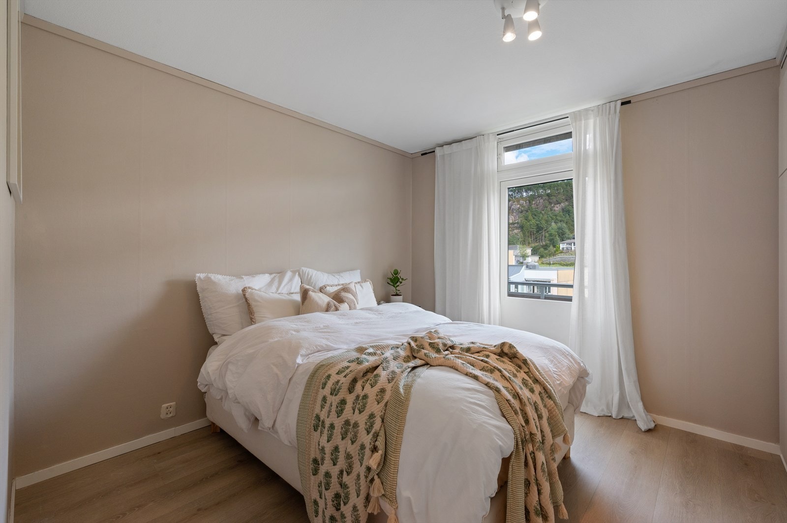 - Soverom 2 måler 10,8m² - Galleribilde