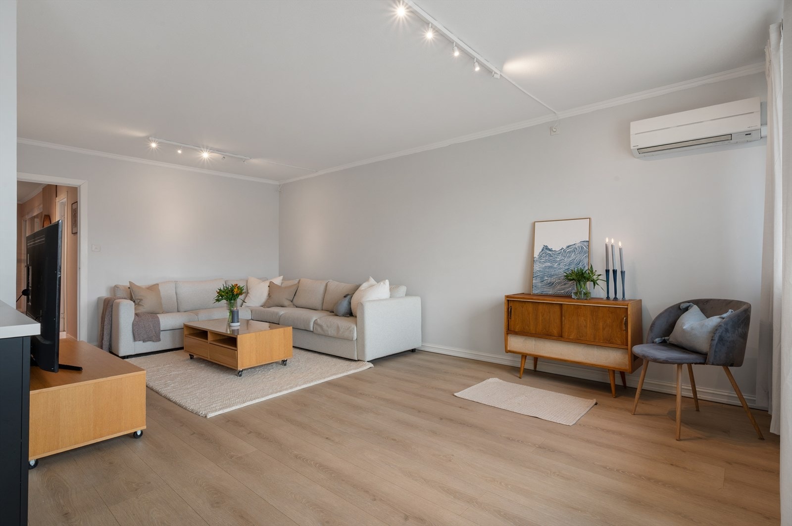 - Legg merke til varmepumpen som sørger for man enkelt kan holde en behagelig innetemperatur - Galleribilde