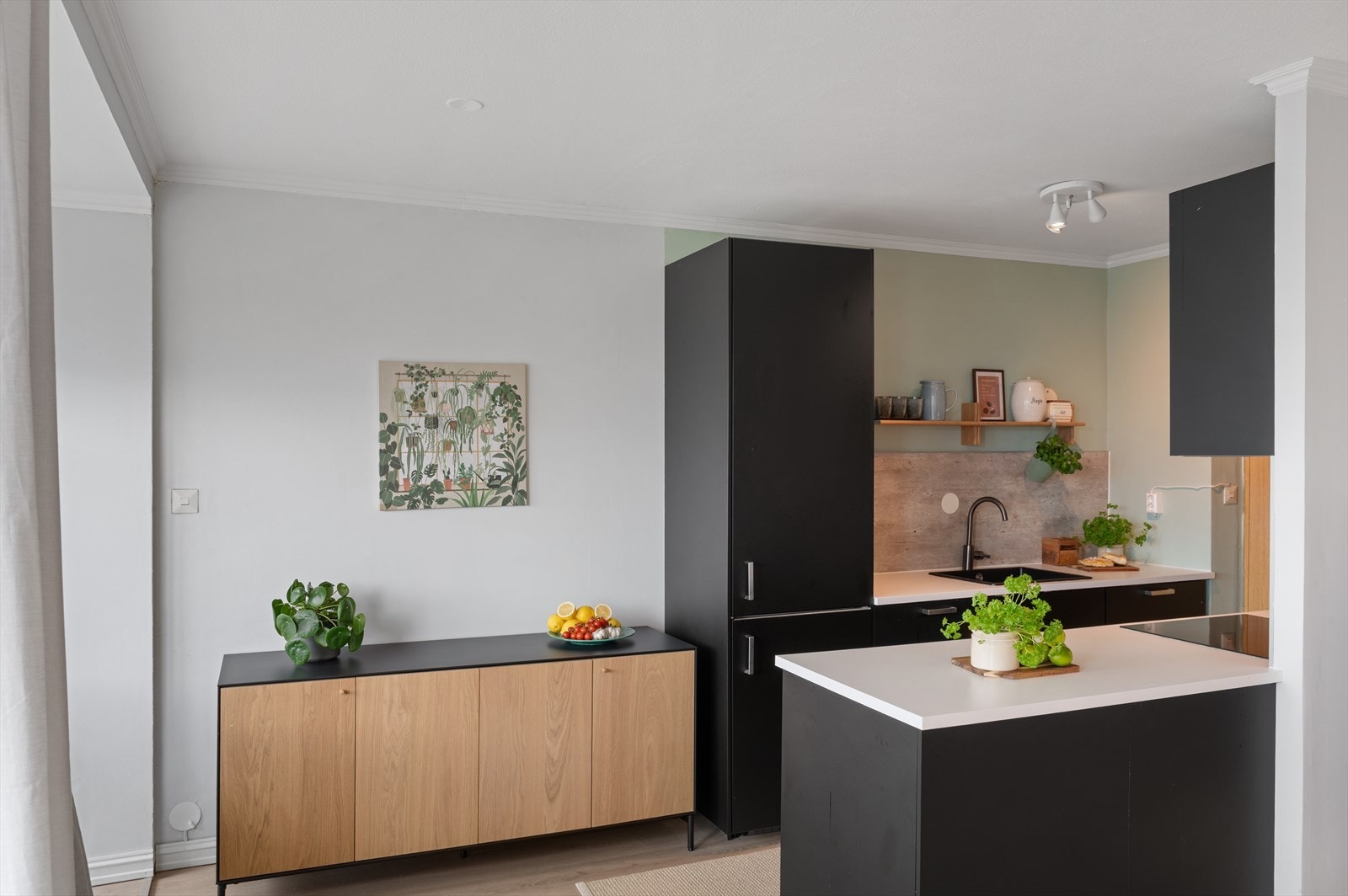 - Stilrent IKEA-kjøkken fra 2023 med moderne og tidsriktige løsninger - Galleribilde