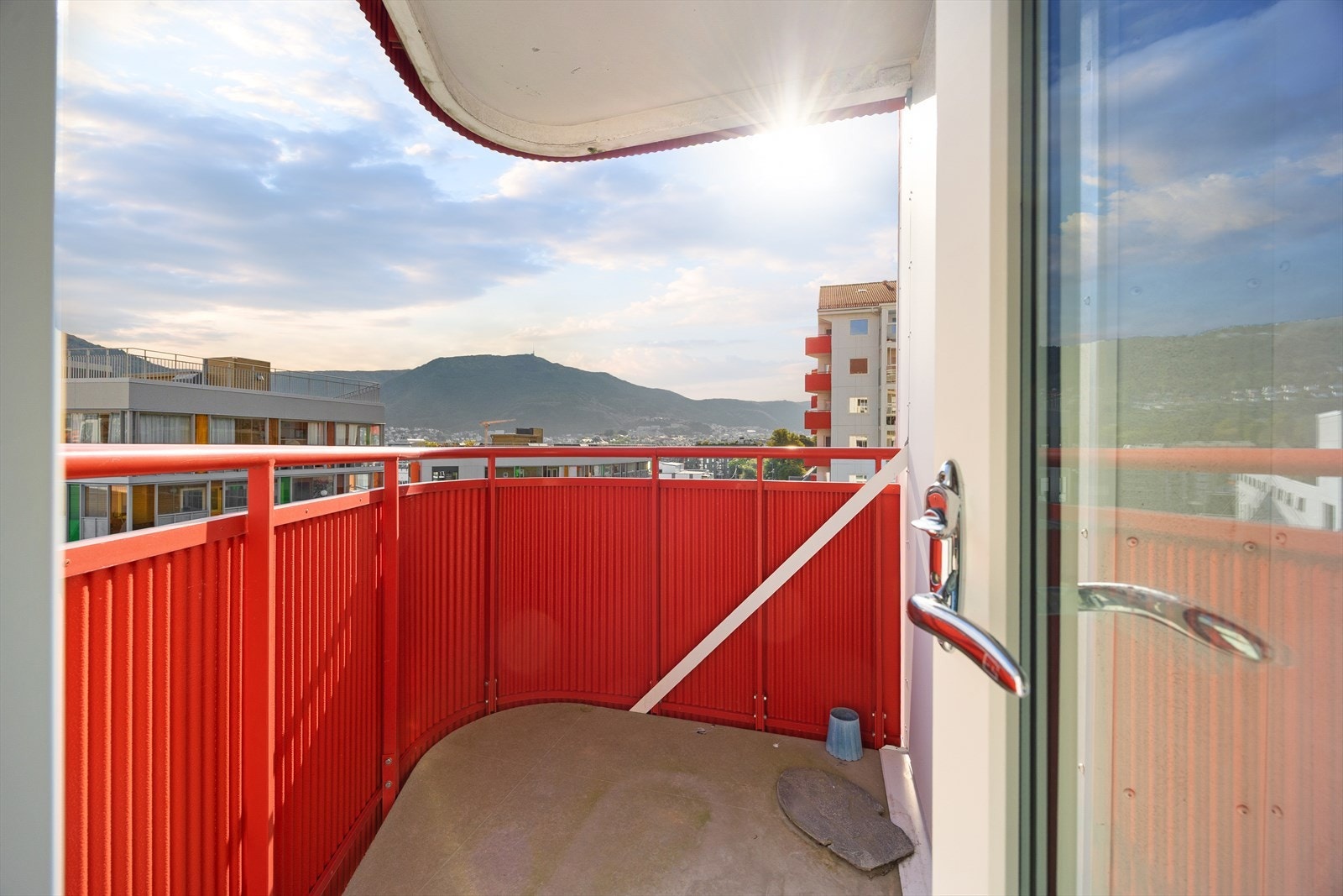 Balkongen er målt til ca. 3 m² og har en flott utsikt! Galleribilde