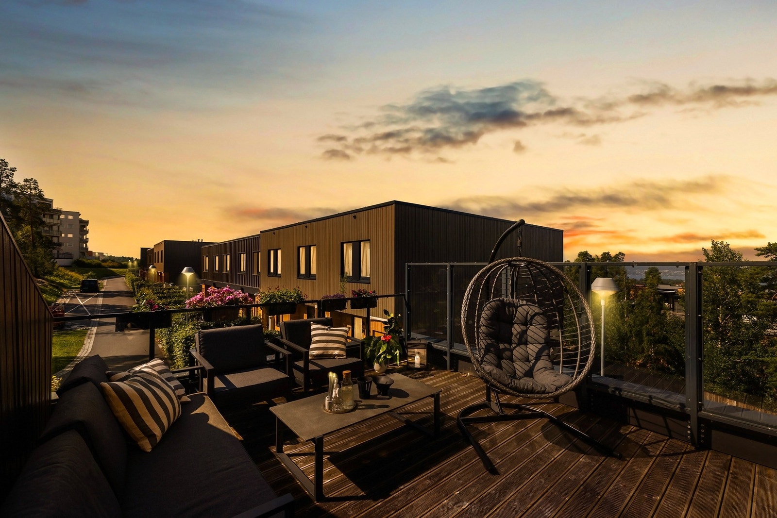 Takterrassen er en ideell plass for en sjeselong eller loungemøbler, hvor man kan nyte lange sommerdager med utsikt mot nærområdet og et glimt av Oslofjorden. Galleribilde